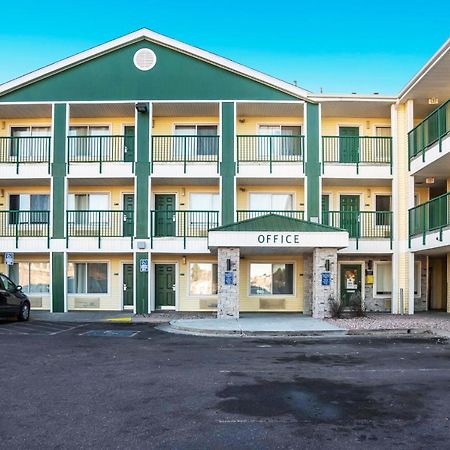 Hometowne Studios By Red Roof Colorado Springs - Airport Экстерьер фото