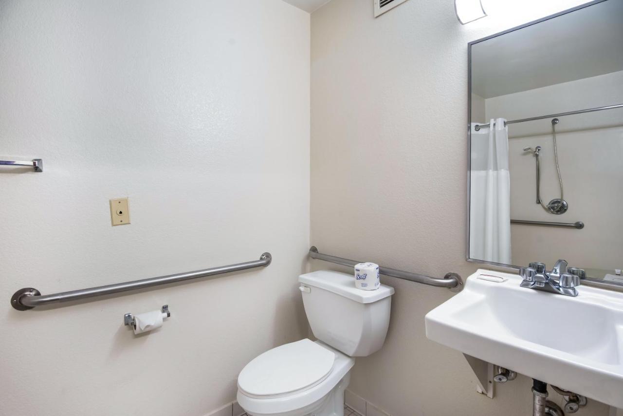 Hometowne Studios By Red Roof Colorado Springs - Airport Экстерьер фото