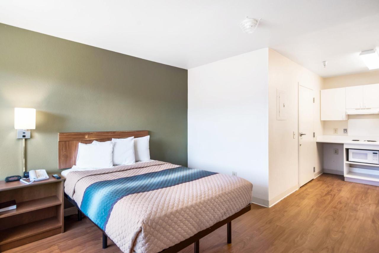 Hometowne Studios By Red Roof Colorado Springs - Airport Экстерьер фото