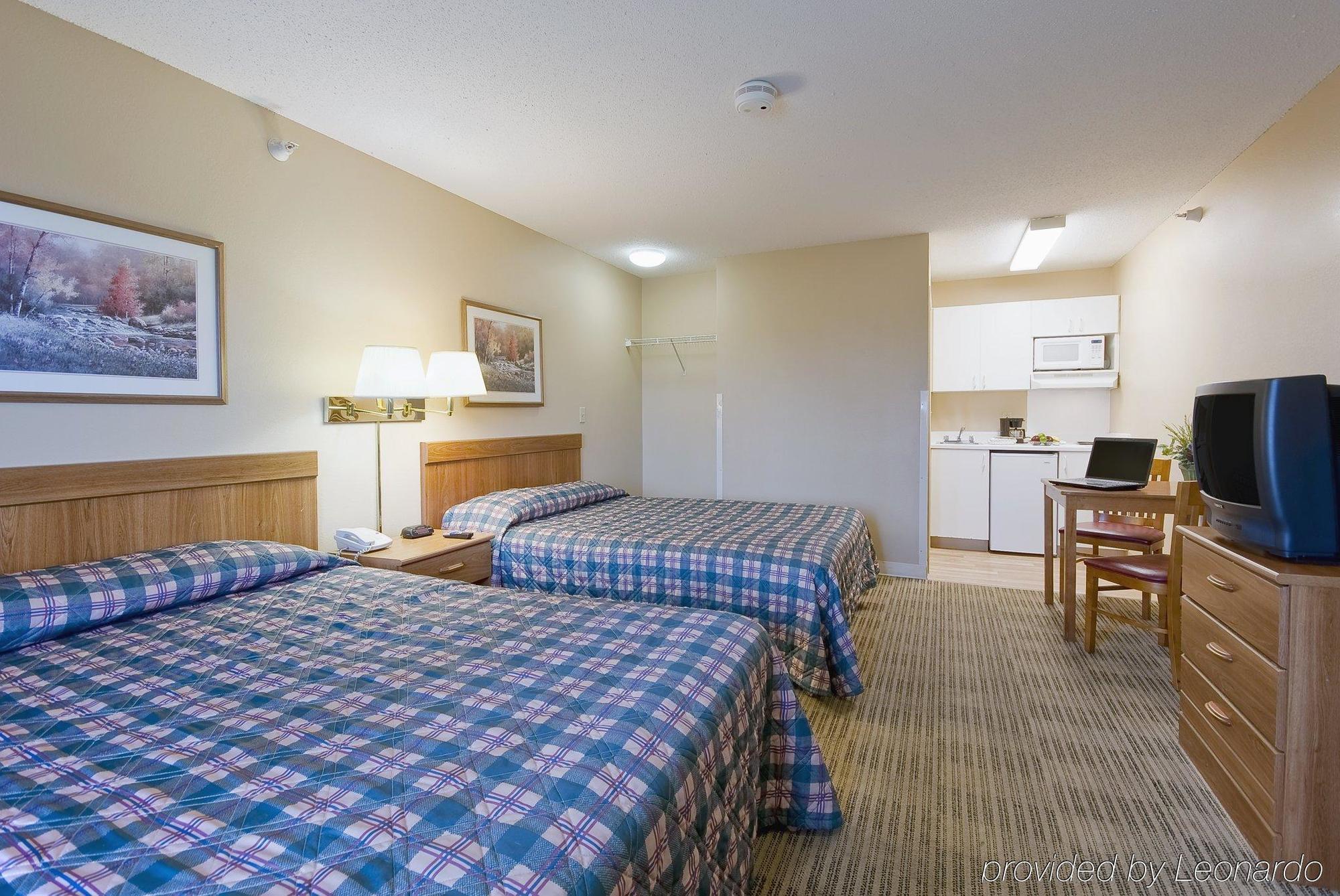 Hometowne Studios By Red Roof Colorado Springs - Airport Экстерьер фото