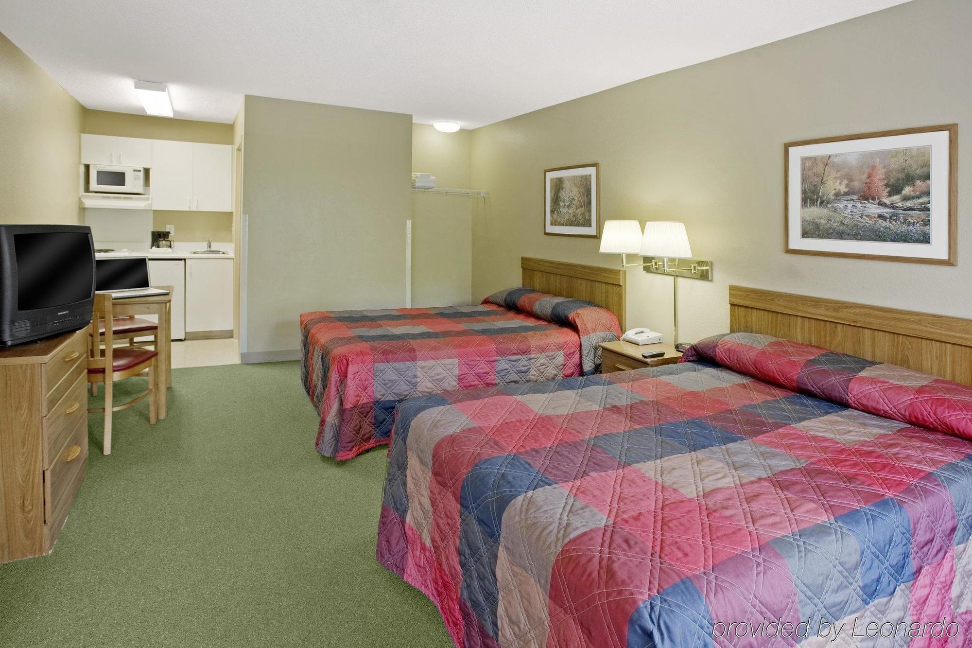 Hometowne Studios By Red Roof Colorado Springs - Airport Экстерьер фото