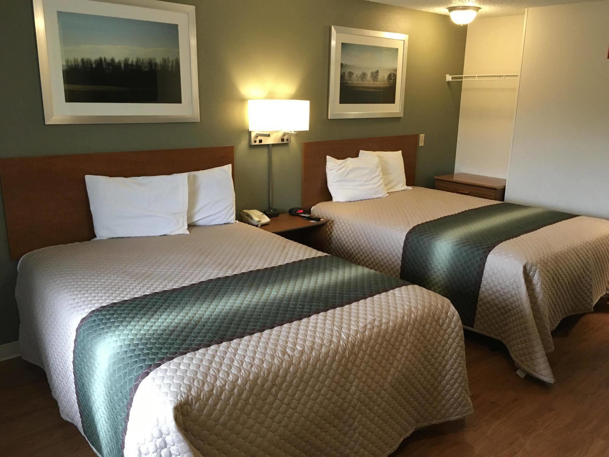 Hometowne Studios By Red Roof Colorado Springs - Airport Экстерьер фото